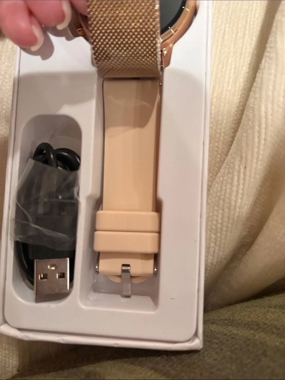 Rose Gold Smartwatch - Stylish Women's Fitness Watch with Touchscreen
